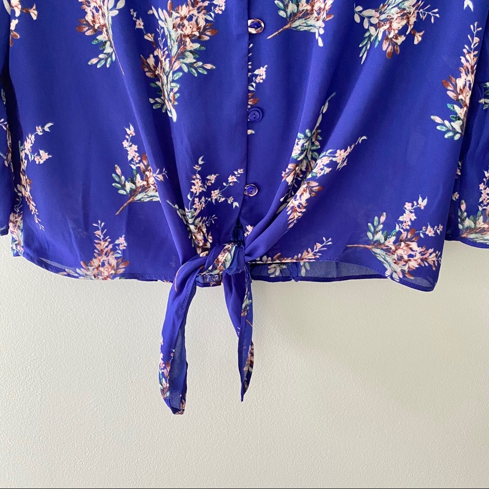 ✨Host Pick✨ Floral print button up blouse - Picture 5 of 6